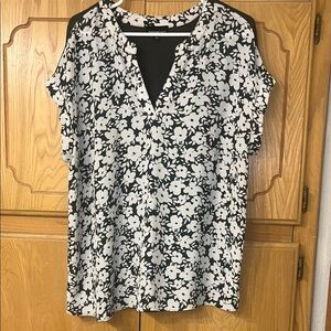 Floral green and off White Women's Top size XXL